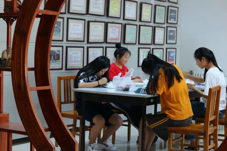 大地风景乡村振兴实验基地大吉祥村迎来本草小象馆加盟