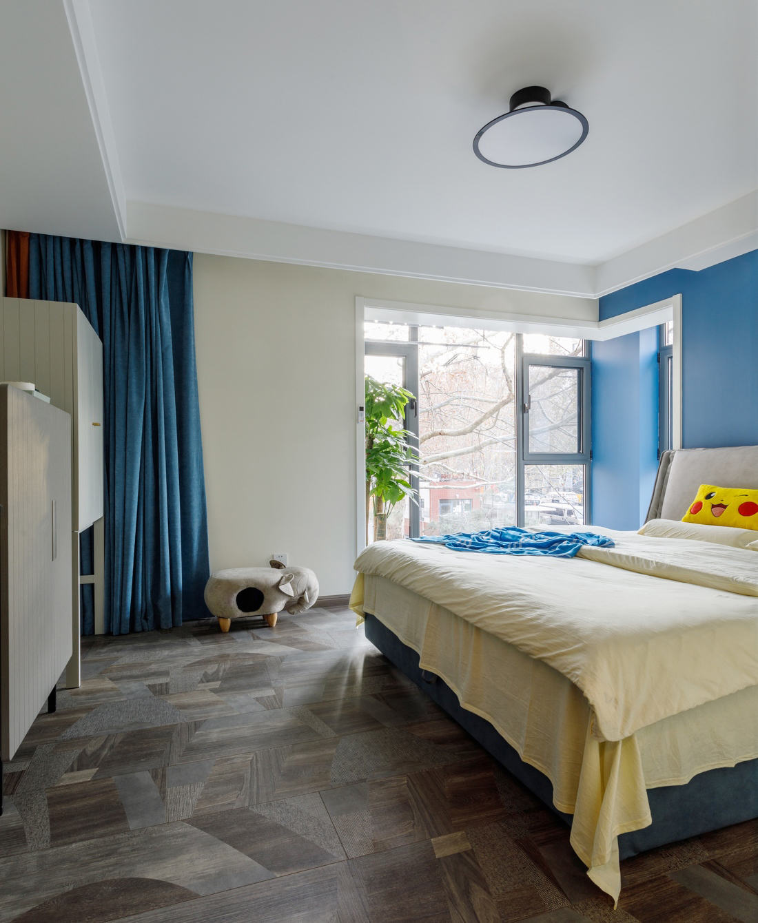 77平米超大客餐厨一体装修,极简风餐厨一体设计