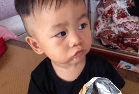 8岁孩子瘦成皮包骨了怎么办,八岁男孩瘦成皮包骨头图片