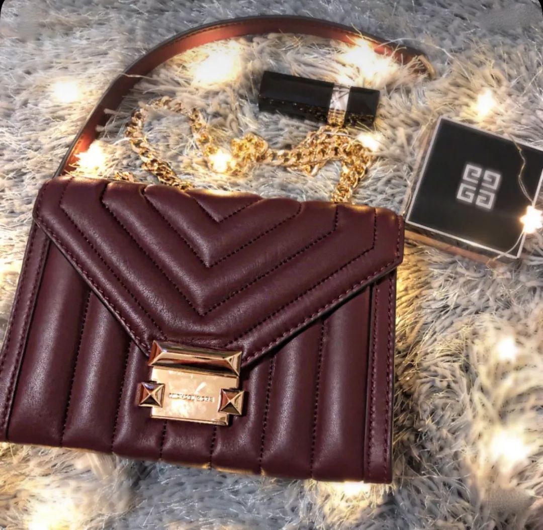 男人女人你们应该如何看待这些包，难道是贫穷限制了我的想象吗？