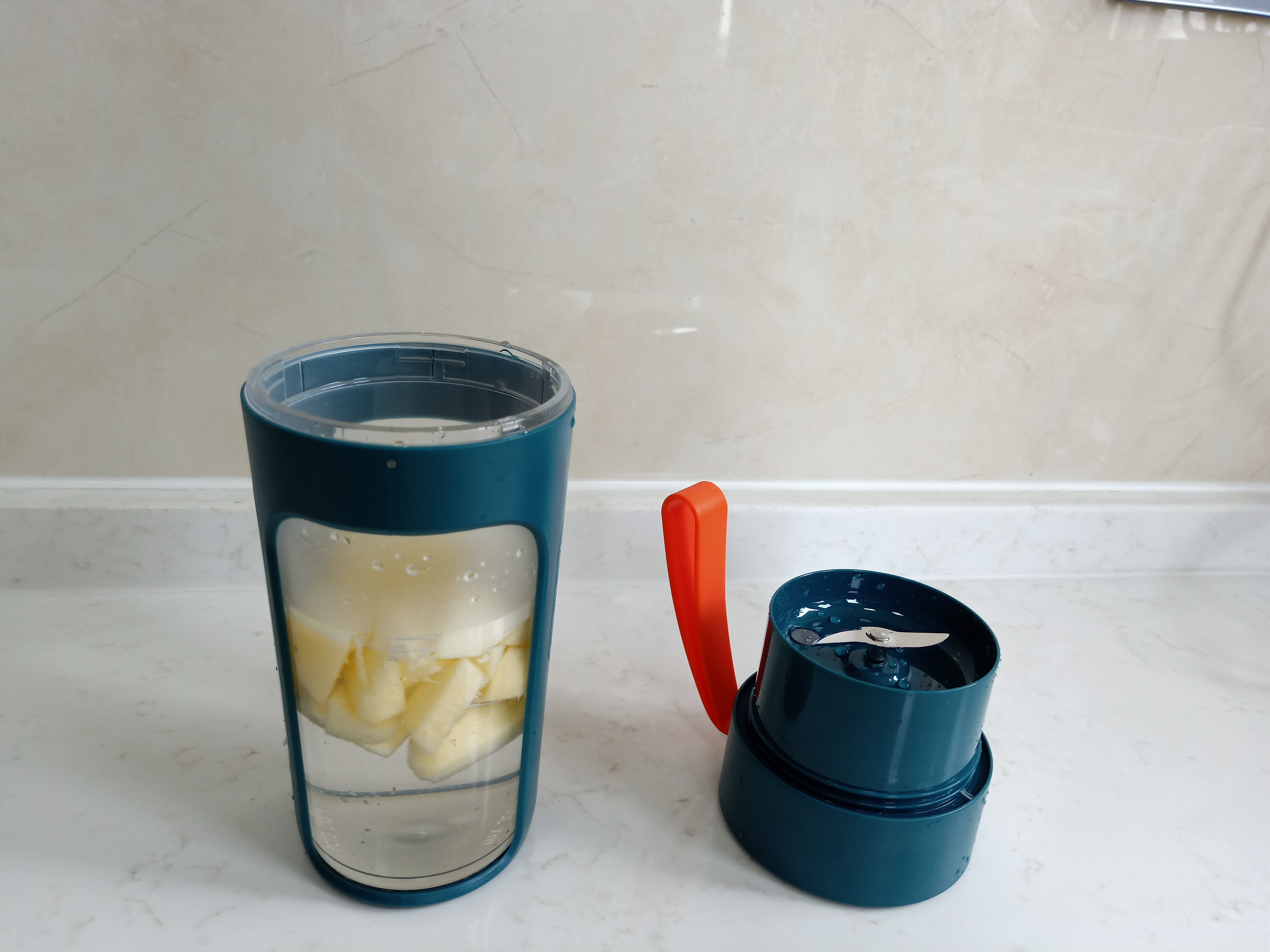 鲜榨果汁沉淀怎么解决,如何防止鲜榨果汁变黑