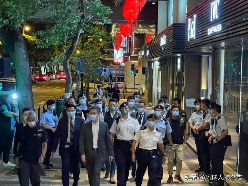 黑帮火拼竟飞车闯警署！港警“一哥”震怒，带队扫黑4天抓近300人