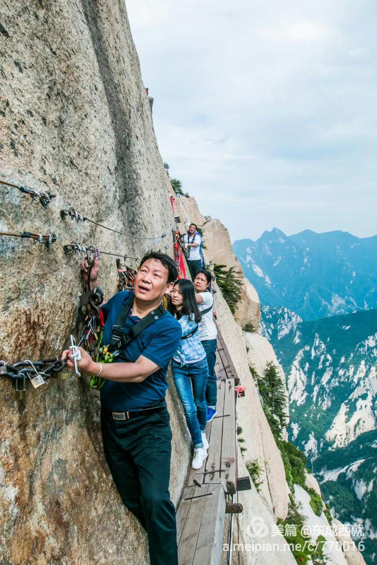 恐怖悬崖栈道挑战,挑战最恐怖玻璃栈道