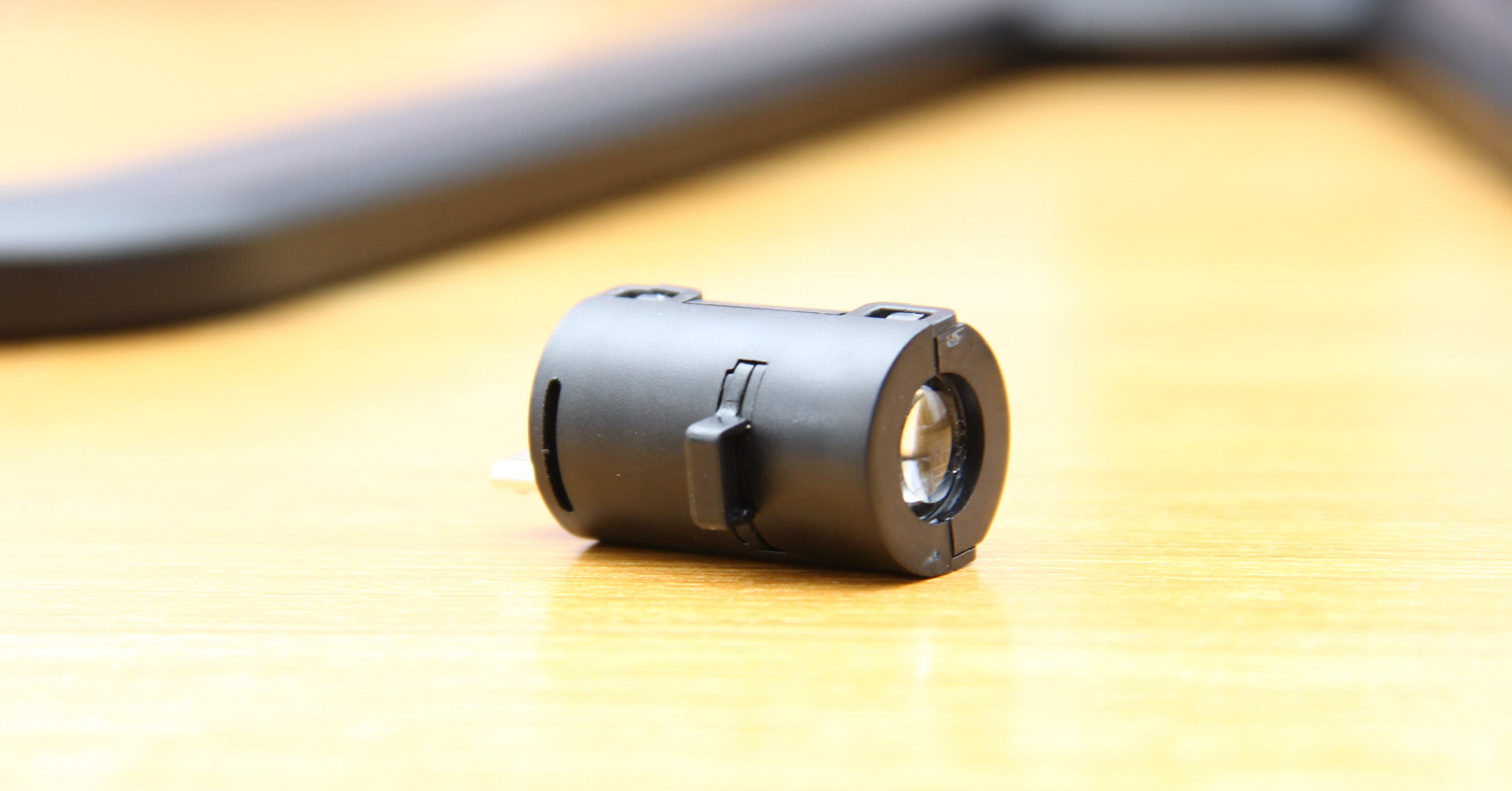 微星显示器32寸量子点屏,背光技术