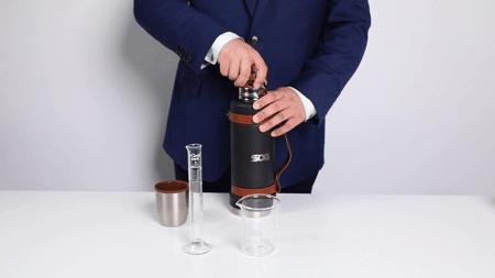 出门灌了瓶热水，打开时就凉了咋办？用它24小时开盖还“烫嘴”