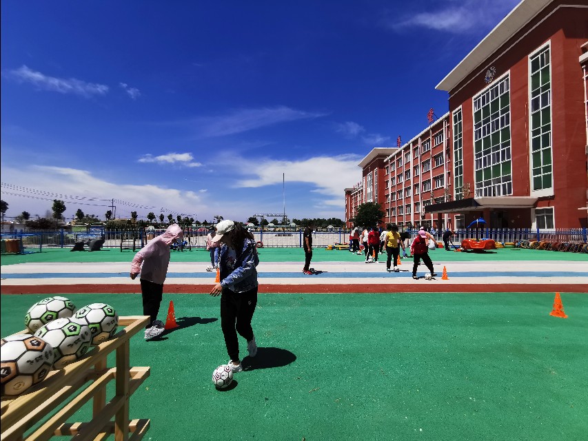 劳店镇中心幼儿园：开园在即教师足球培训先行