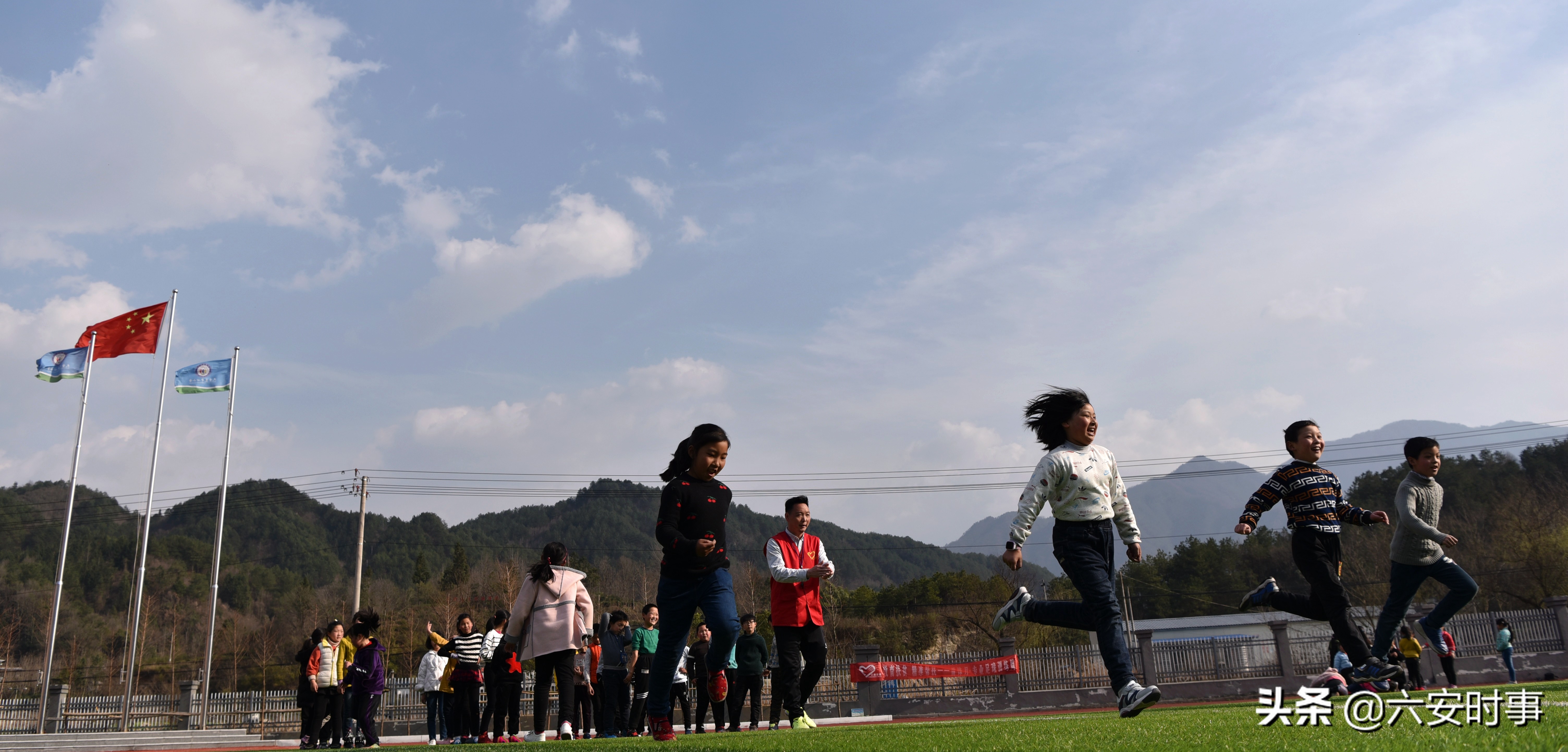 宿州市志愿者开展培训,志愿者来到小学传承雷锋精神
