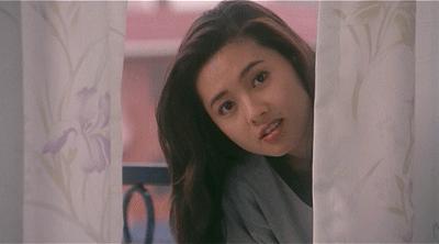 虞书欣穿粉色露脐装配百褶裙,虞书欣穿蓝色蝴蝶结抹胸裙去哪里