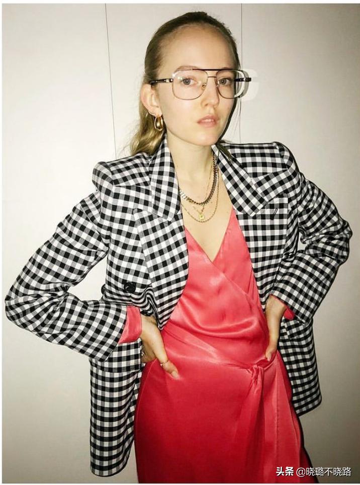 春夏流行这4件西装裙子优雅高级,短西装裙子春天这样穿美爆了