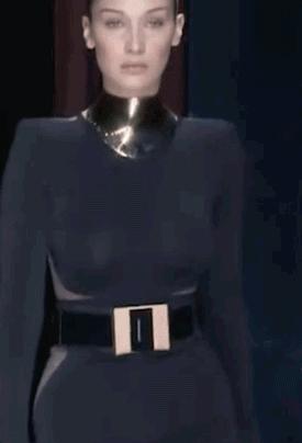 超模bellahadid现场喷制礼服,bellahadid变身复古摩登女郎