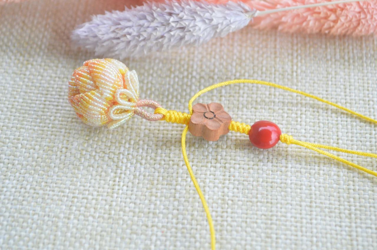 教大家编织一款手机链,手机链编织教程简单好看