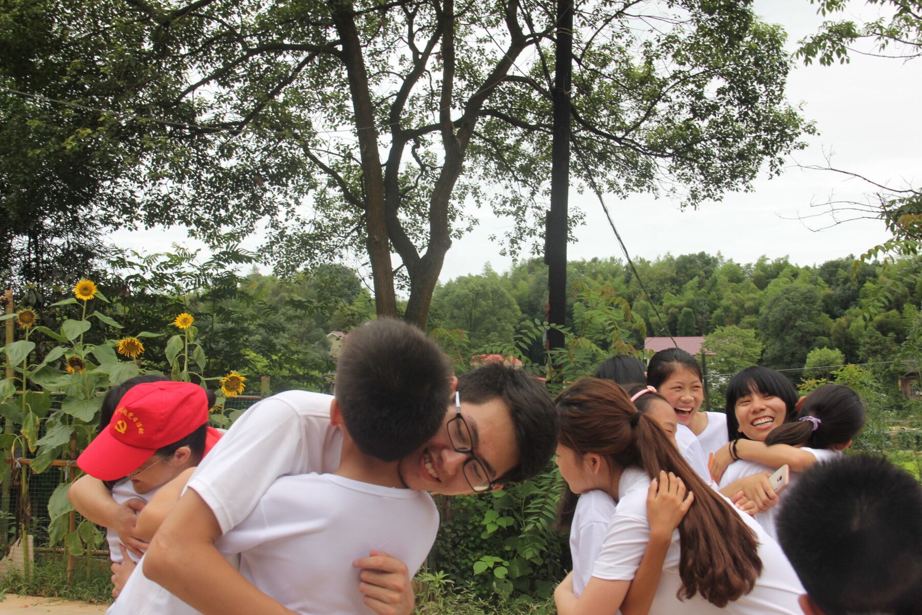 孩子冷漠与家长不亲？可能与他们的留守有关，试试以下三种方法