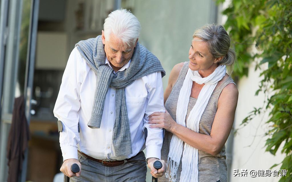 新手健身喝什么样的增肌粉好,蛋白粉用什么冲才会增肌