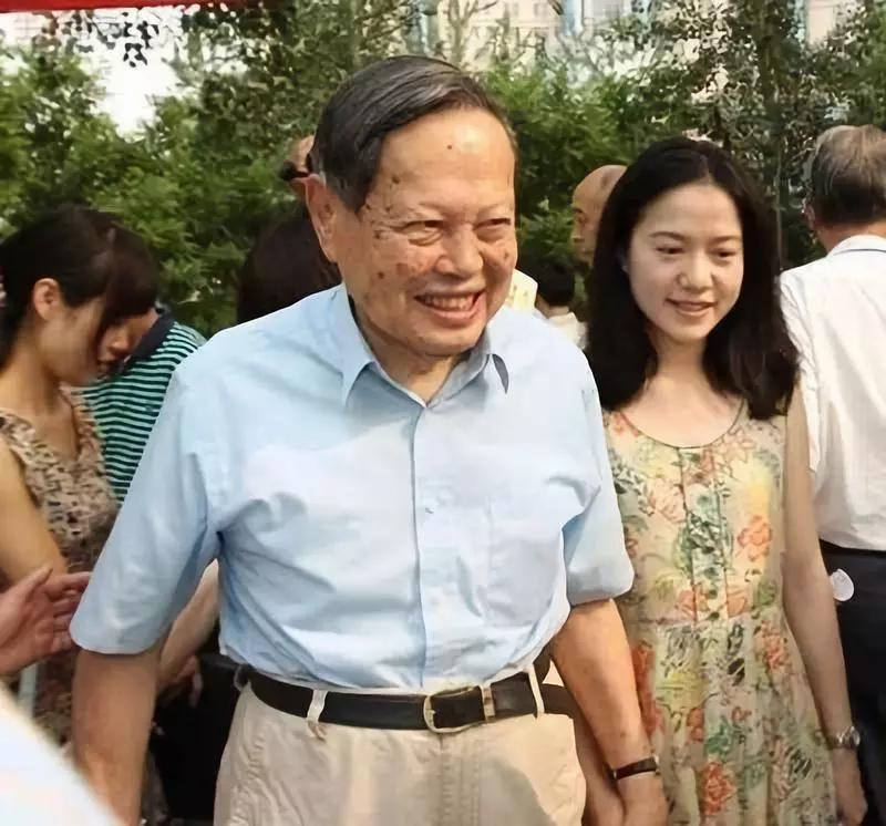 27岁姑娘嫁给8旬老人,27岁女子嫁给72岁老人