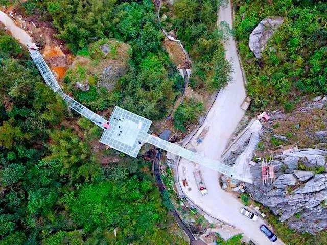 深圳五指耙公园玻璃桥,超级刺激玻璃桥第一视角