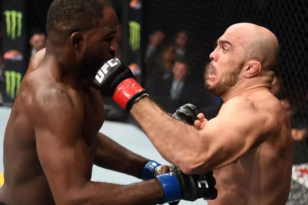 “骨头”琼斯三度称王，“母狮”加冕地表最强女战士