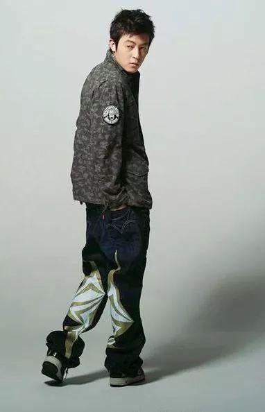 和陈冠希合作的男明星潮牌,陈冠希代言潮牌帆布鞋