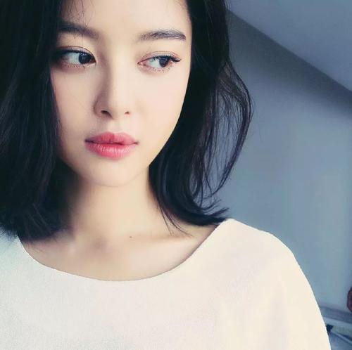 辛芷蕾香水文案大翻车,发文道歉复习语文,其实还得学学品牌文案