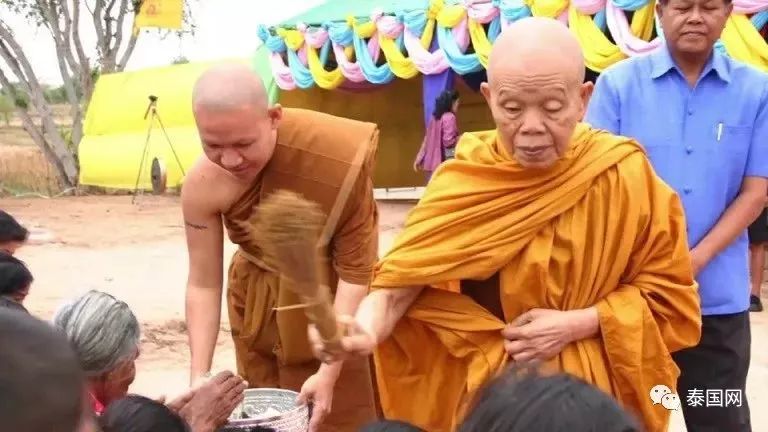 泰国捐钱最多的僧人,泰国活着的高僧哭丧
