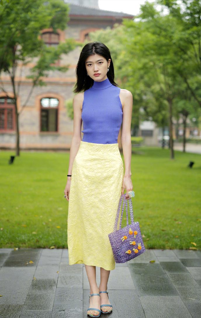 小个子高端气质裙子配平底鞋,裙子不一定要配高跟鞋