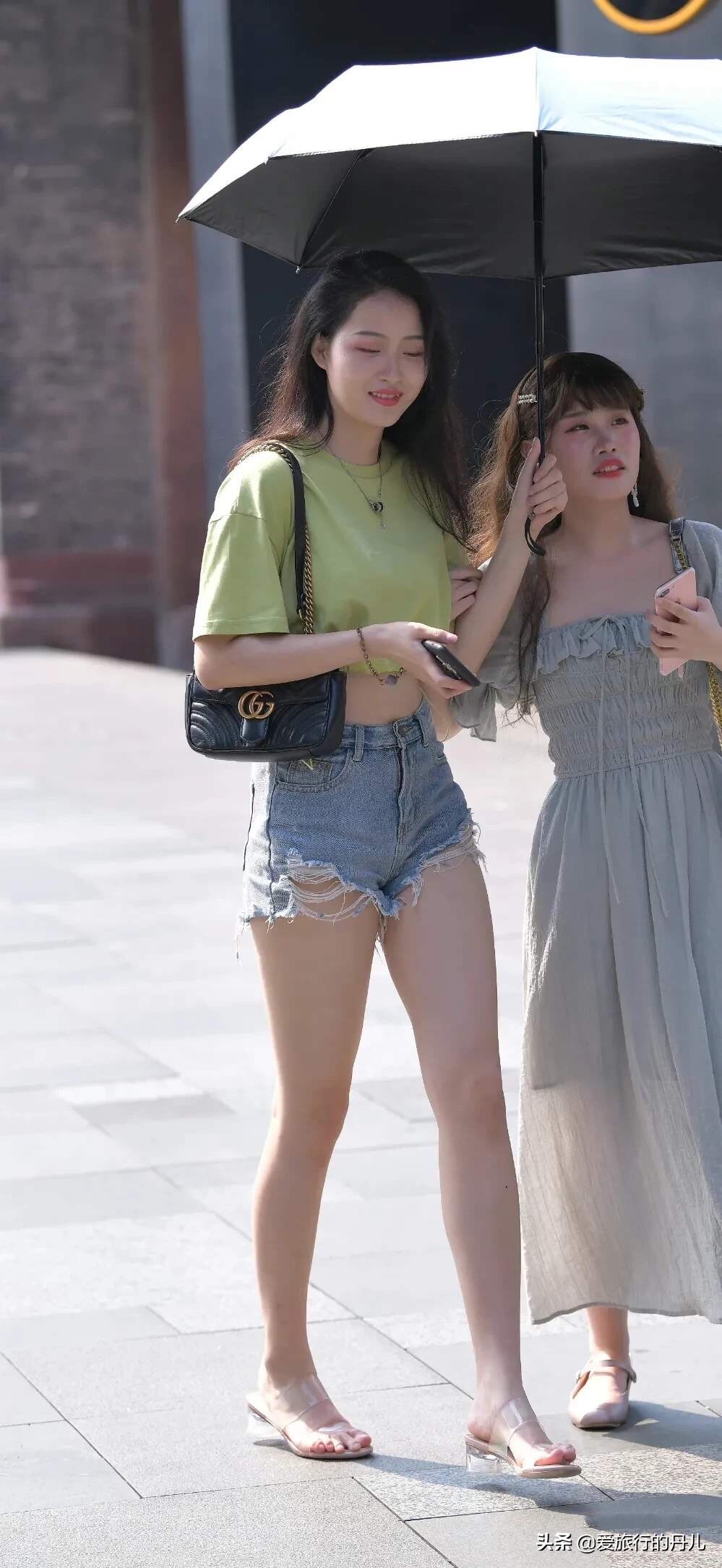 夏季a字版阔腿破洞牛仔短裤,白色t恤搭配牛仔短裤简单时尚