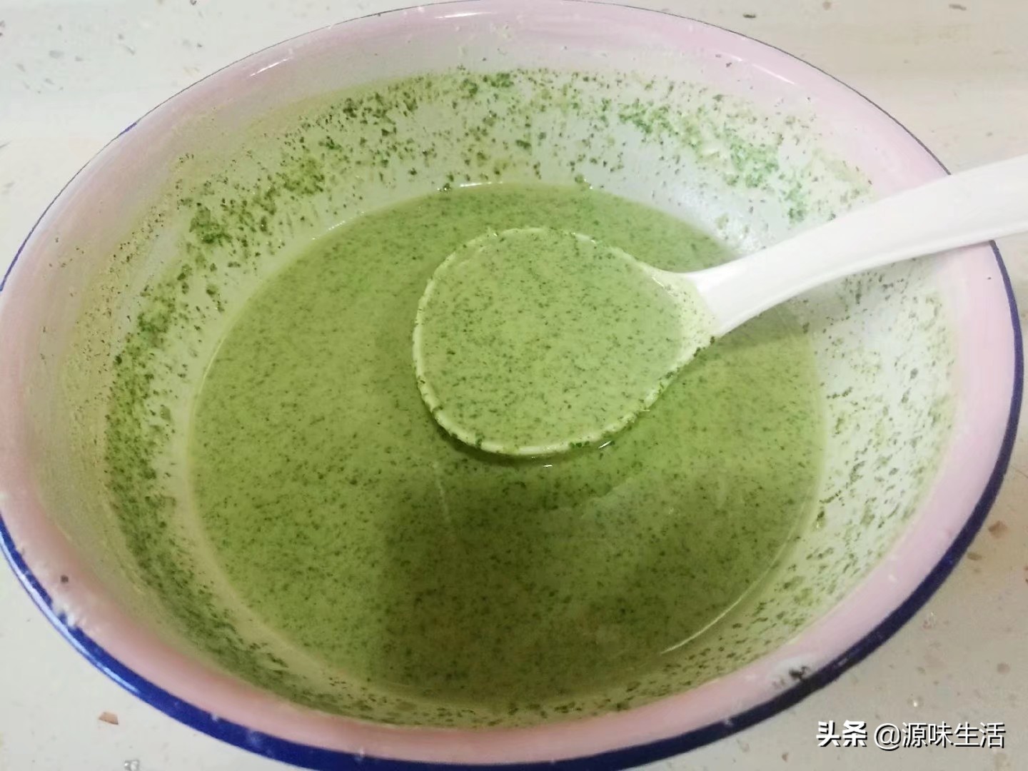 自己在家做凉皮私藏美食大分享,宅在家里做美食陕西凉皮让人垂涎