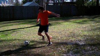 足球前锋过人射门教学,2v2提高接球转身射门能力