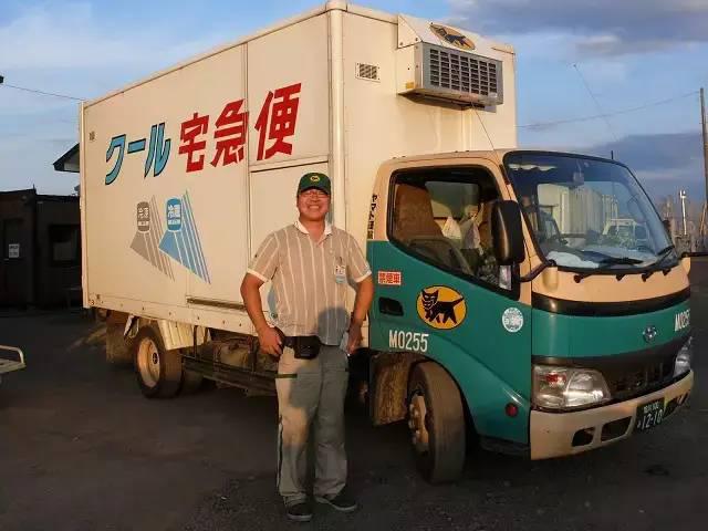 曝日本美女快递员工作细节,网友:太“变态”了