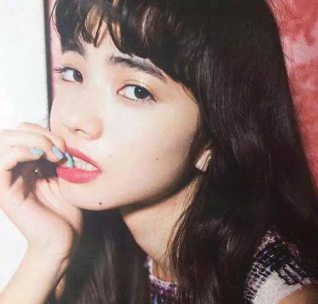 小姐姐想要美颜也要健康，模特粉底液的选择技巧，打造时尚底妆！