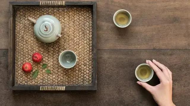 茶女,亦寒冰凝雪