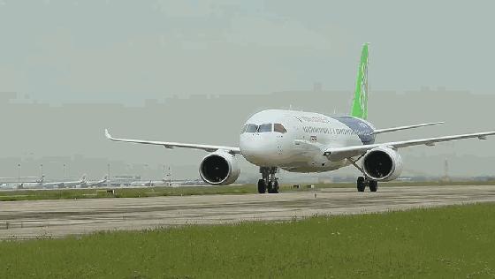 飞机时速多少能飞离地面,飞机降落速度可以保持100公里吗