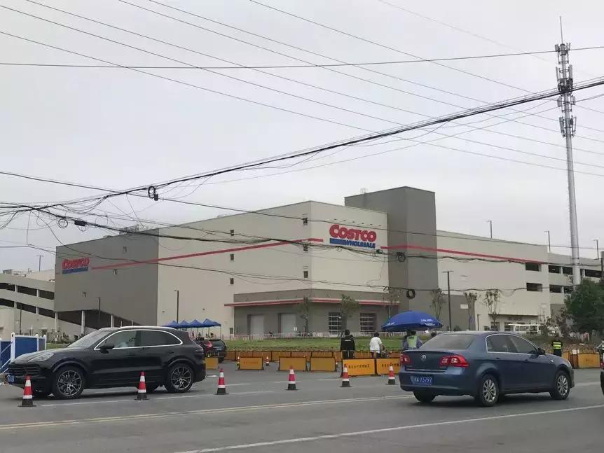 costco超市开业第一天大妈抢货,costco大妈