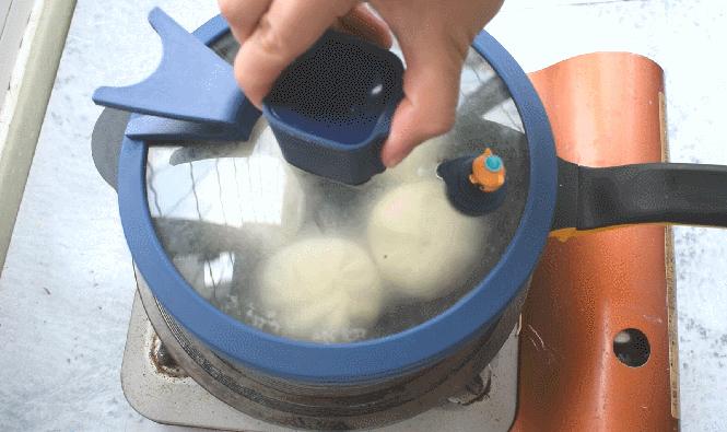 外酥里嫩满口汤汁的生煎包,外酥里嫩鲜香入味营养健康