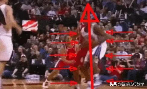 转身炸球过人既有节奏又有气势,这是我见过最快的转身过人
