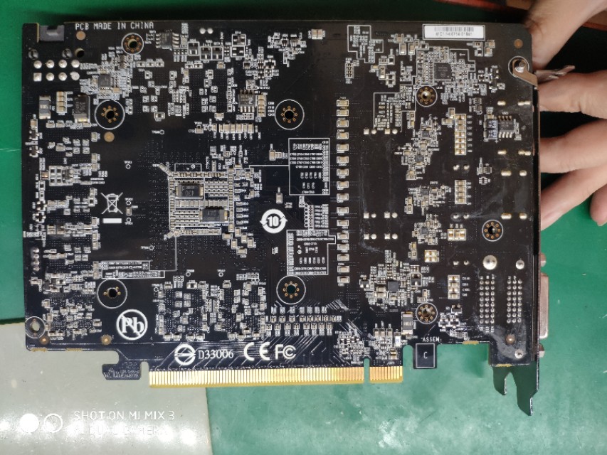 大神们来看看我的显卡是不是烧了,技嘉4060eagleoc8g猎鹰三风扇显卡