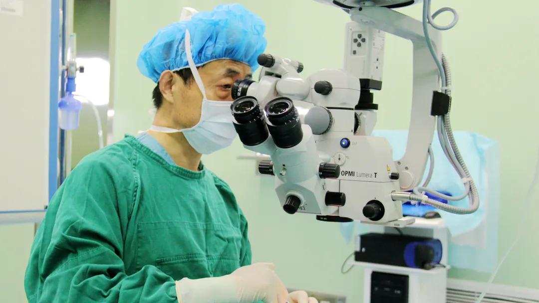 老人视力模糊眼睛失明怎么救治,八旬老人双目失明怎么办