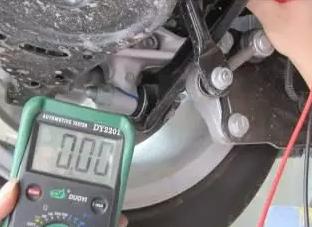 大众迈腾b6电子手刹松不开怎么办,迈腾电子手刹故障怎么解决