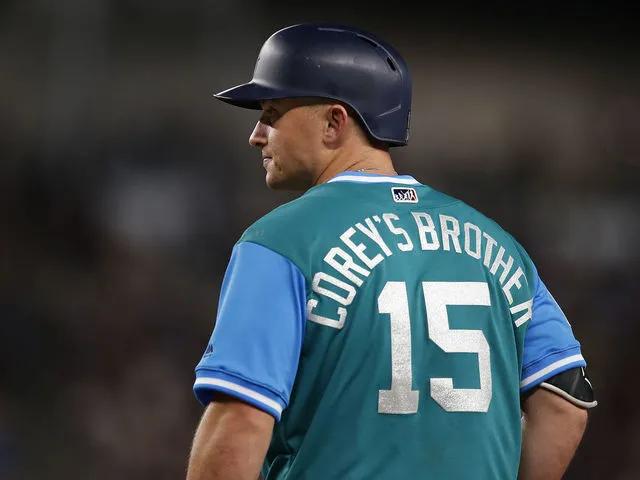 一根藤上七个瓜，今天跟你818