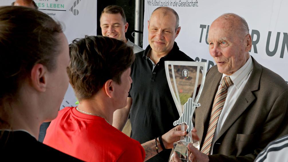 德国足球爱进攻吗,德国足球在欧洲的地位