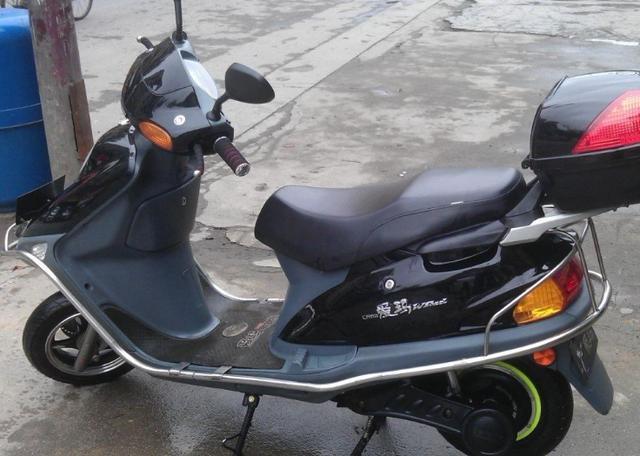 电瓶车正确充电方法照片,电瓶车正确充电先插哪里