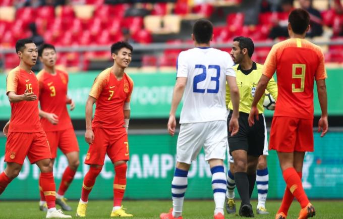 韦世豪恶意犯规集锦,韦世豪恶意犯规被罚出场