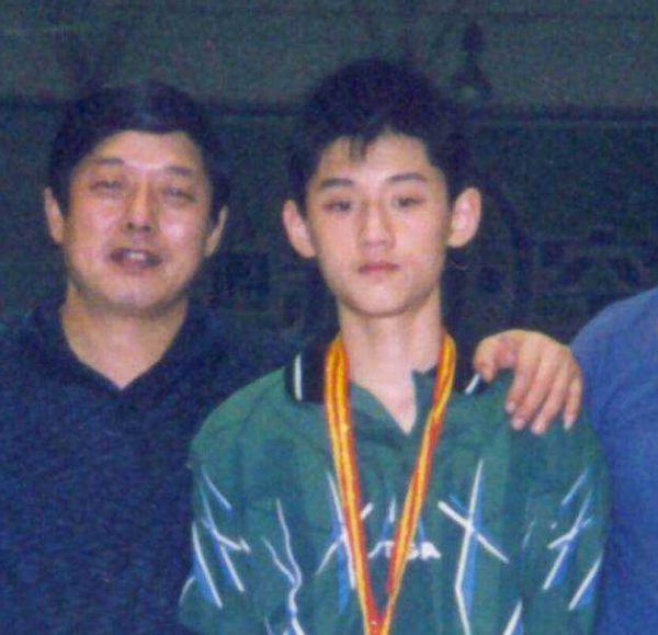 “藏獒”张继科的*艳猎**史,球场射手用在情场并未见效,33岁仍单身