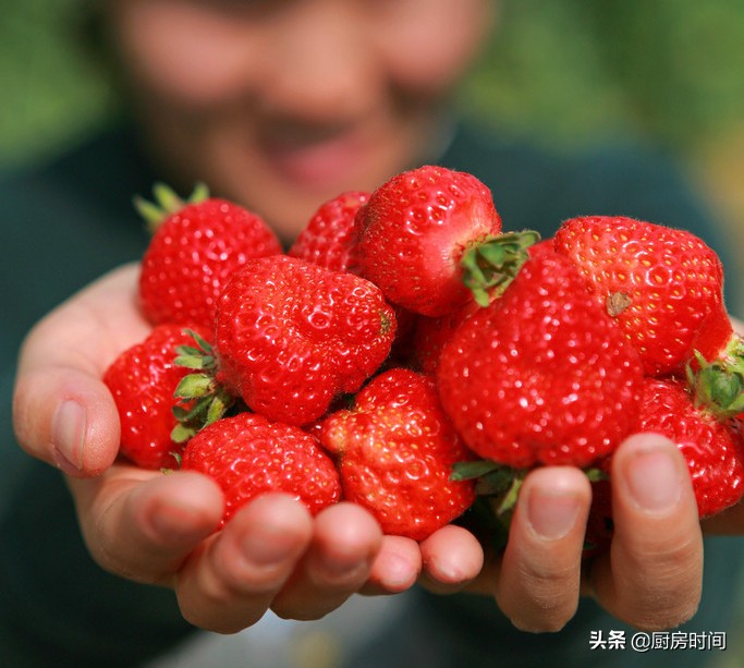 纯正浓郁的草莓酱,草莓酱有那么好吃吗