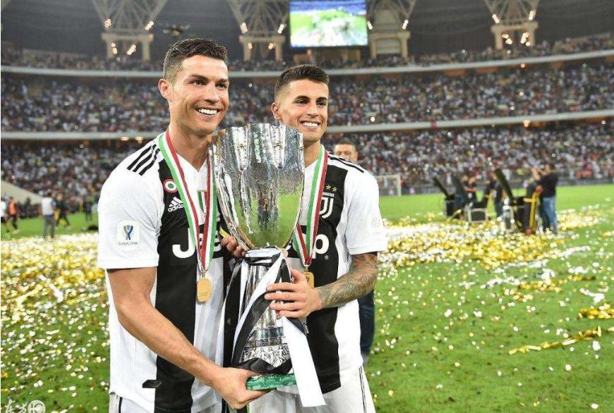 c罗再一次蝉联最佳球员,c罗再破纪录