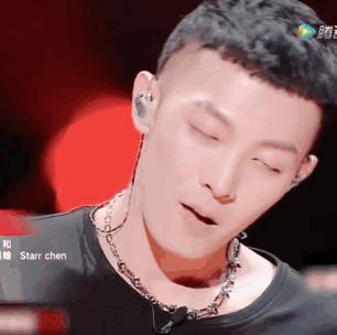 当一个男孩感到恐惧,当一个孩子对另一个孩子产生恐惧