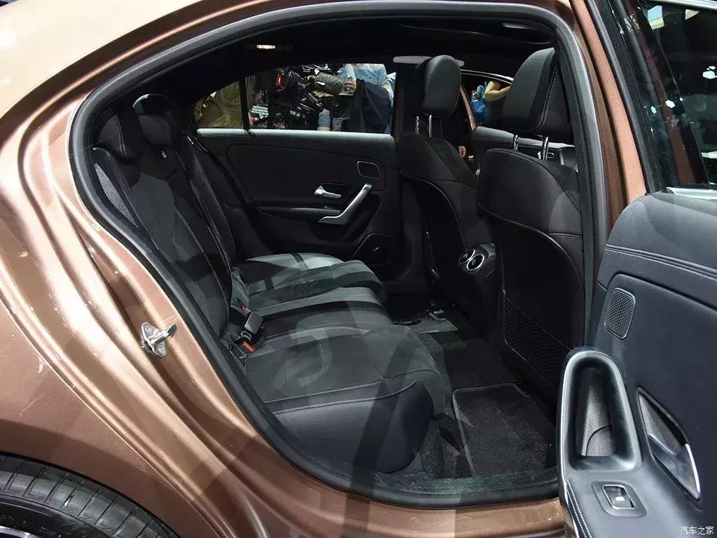 试驾奔驰新款三厢a级,全新奔驰a级2021