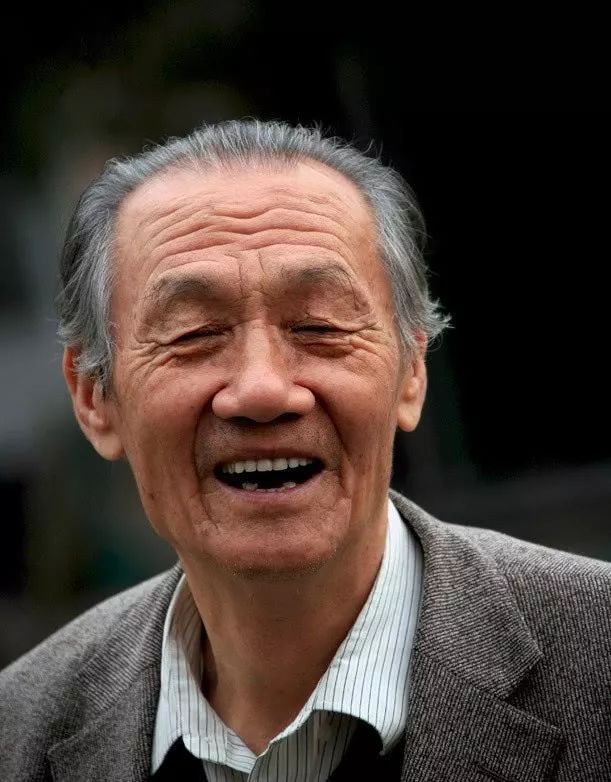 暖春小花爷爷葬礼,暖春小花的爷爷怎么去世的