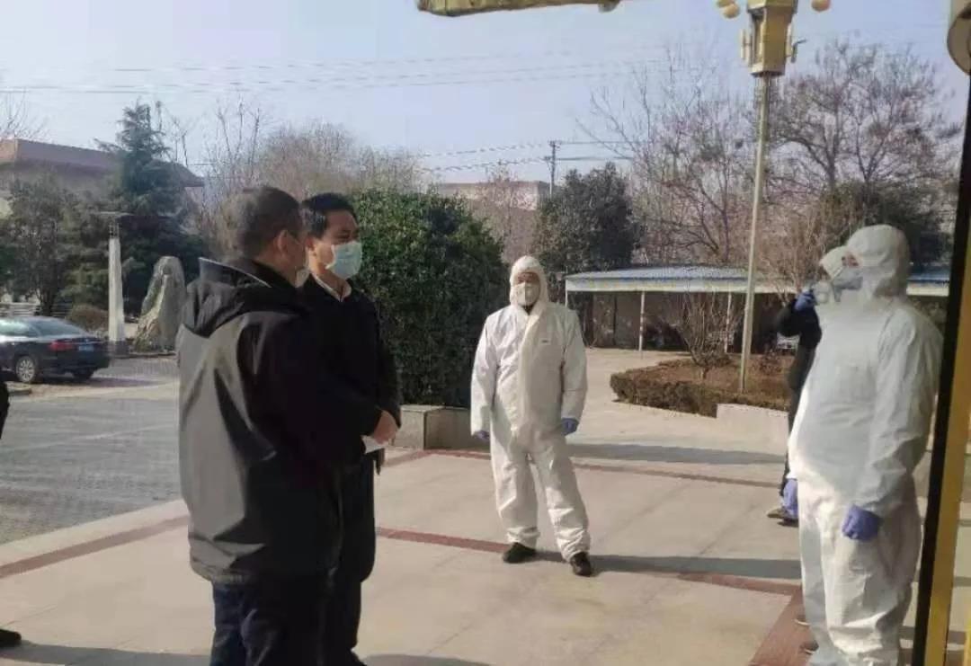 致敬坚守防疫一线的守门人,坚守岗位做表率抗击疫情当先锋