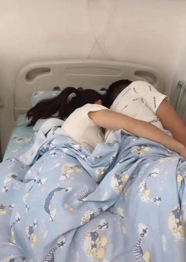 病床被父母霸占,儿子病床被占领