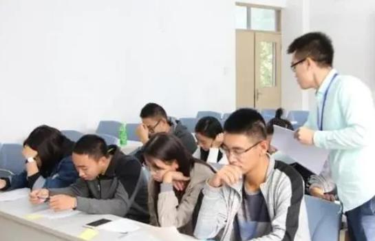 大学要不要竞选班干部生活委员,大学有必要竞选班委干部吗